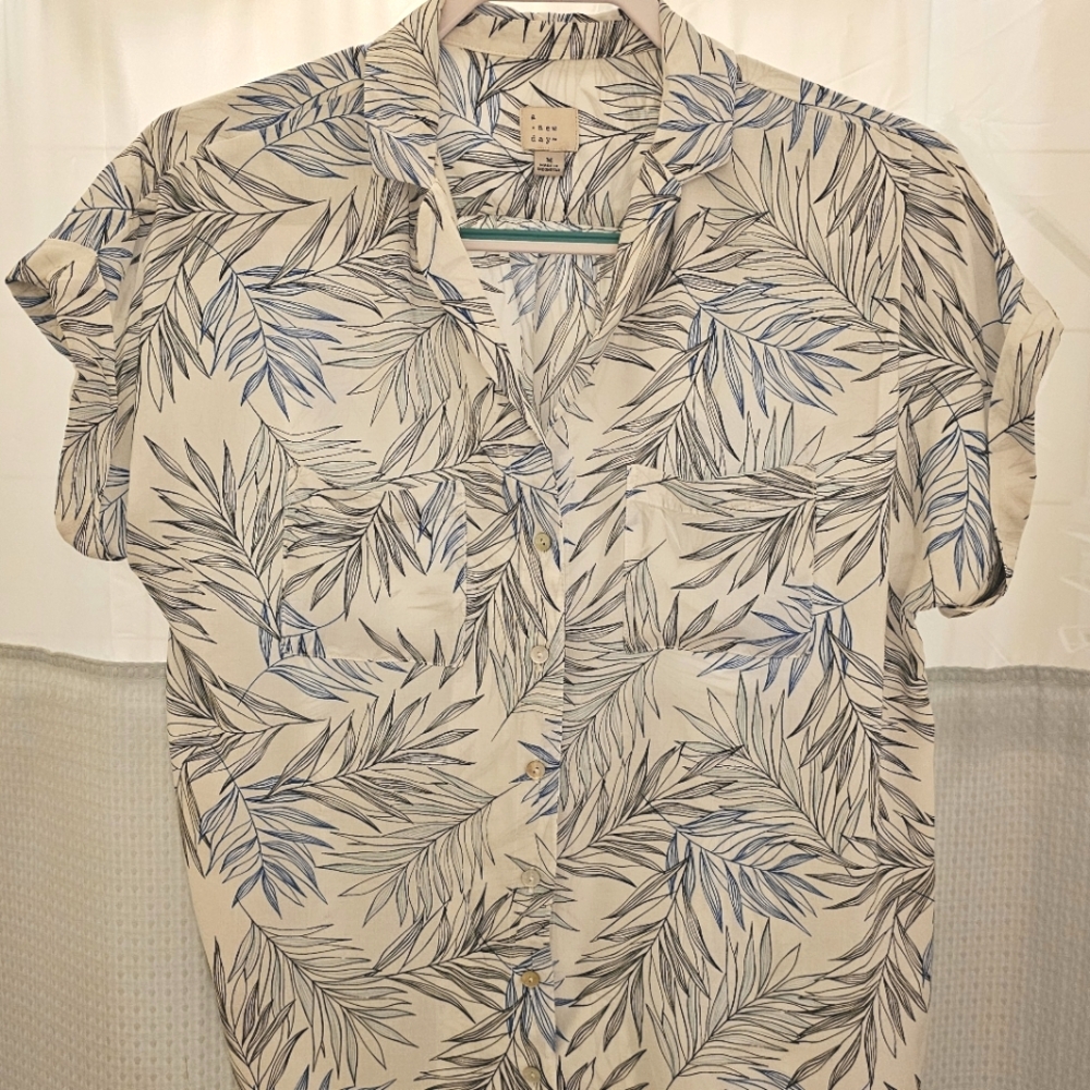 Cream and Blue Casual Button Down Hawaiian Shirt (M)